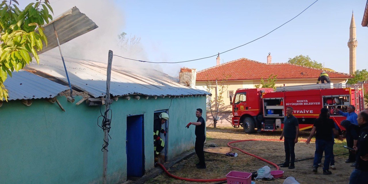 Çatıyı yaktı... Konya'da temizlik faciaya yol açtı