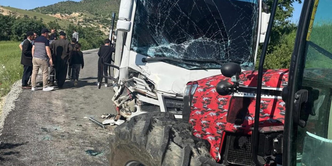Öğrenci servisi kaza yaptı: 8 öğrenci yaralandı