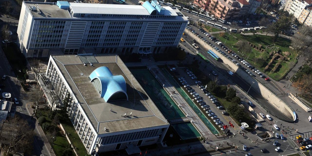 İBB'ye "yolsuzluk" soruşturması: Gülibrahimoğlu'nun şirketine kayyum atandı