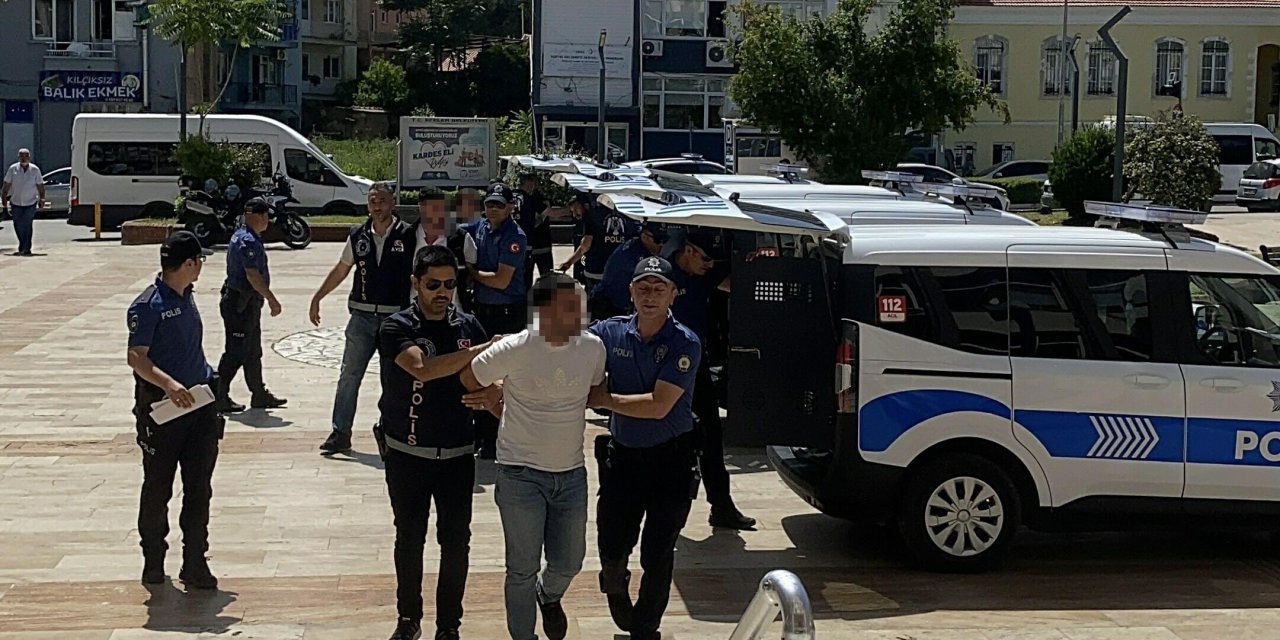 Polise direnip olay yerine çağırdığı arkadaşlarıyla hakaret eden alkollü sürücü tutuklandı