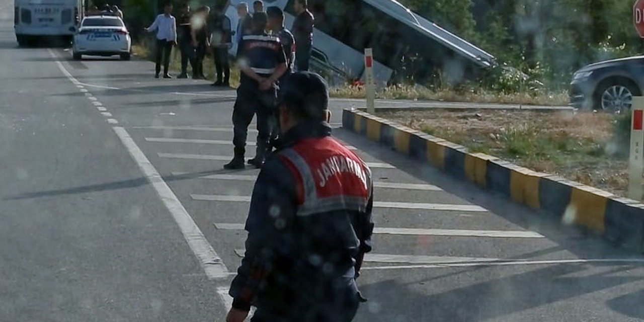 Tur otobüsü şarampole düştü: 16 yaralı