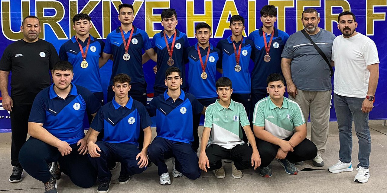 Selçuklu’da halterciler madalyaya doymadı