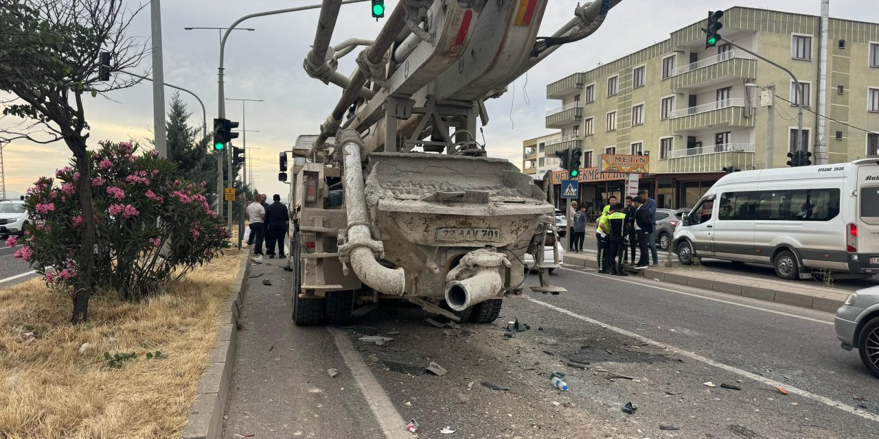 3 araç kazaya karıştı; 11 yaralı