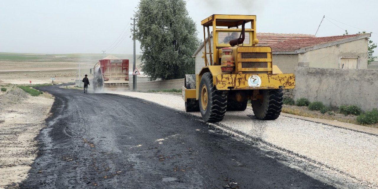 Konya'nın ilçesinde yol çalışmaları sürüyor