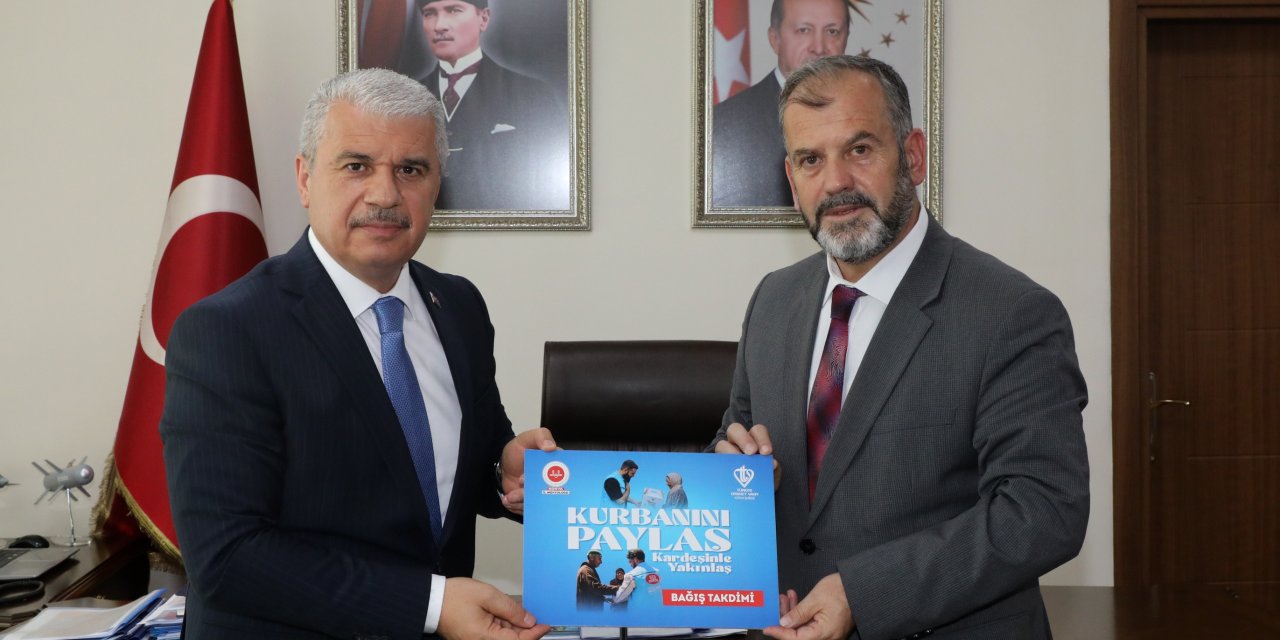 Vali Akın'dan kurban bağışı