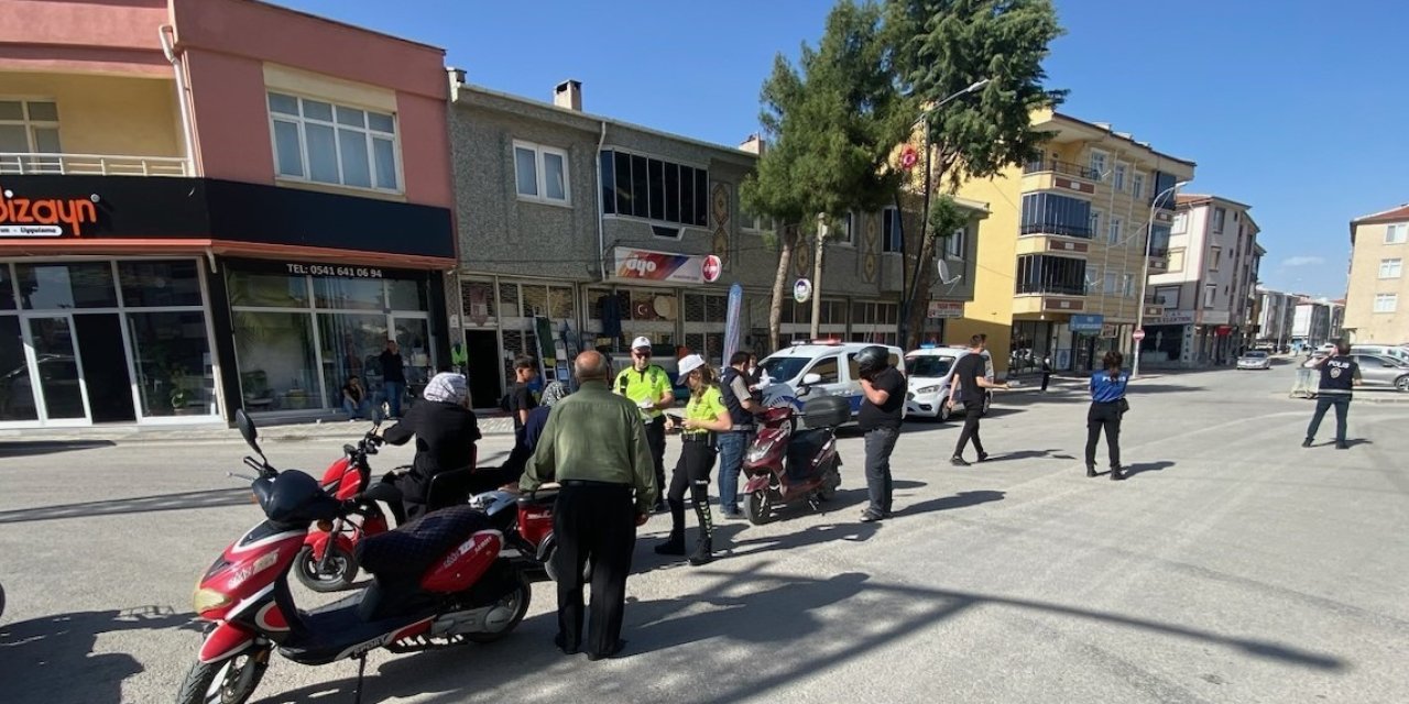 Konya'da trafik ekipleri yasalara uymayan motosiklet sürücülerine göz açtırmıyor