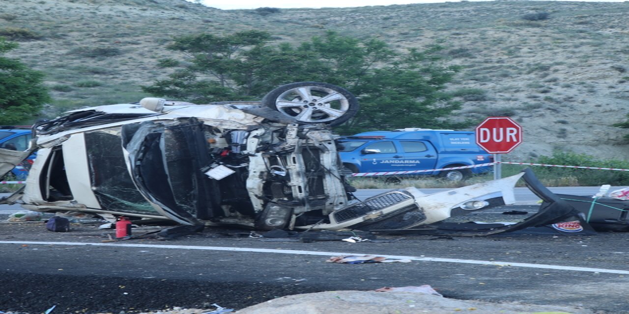 Takla atan otomobildeki 1 kişi öldü, 3 kişi yaralandı