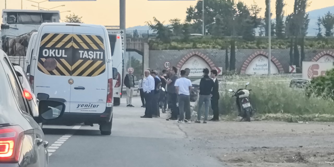 Karayolundan karşıya geçmek isterken canından oldu