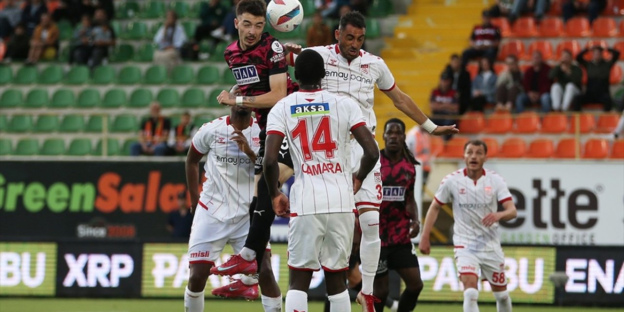 Alanyaspor sahasında Sivasspor'u 2-0 yendi