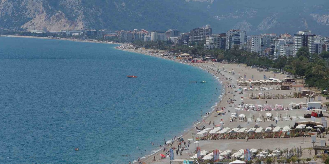 Güneşi gören sahili doldurdu
