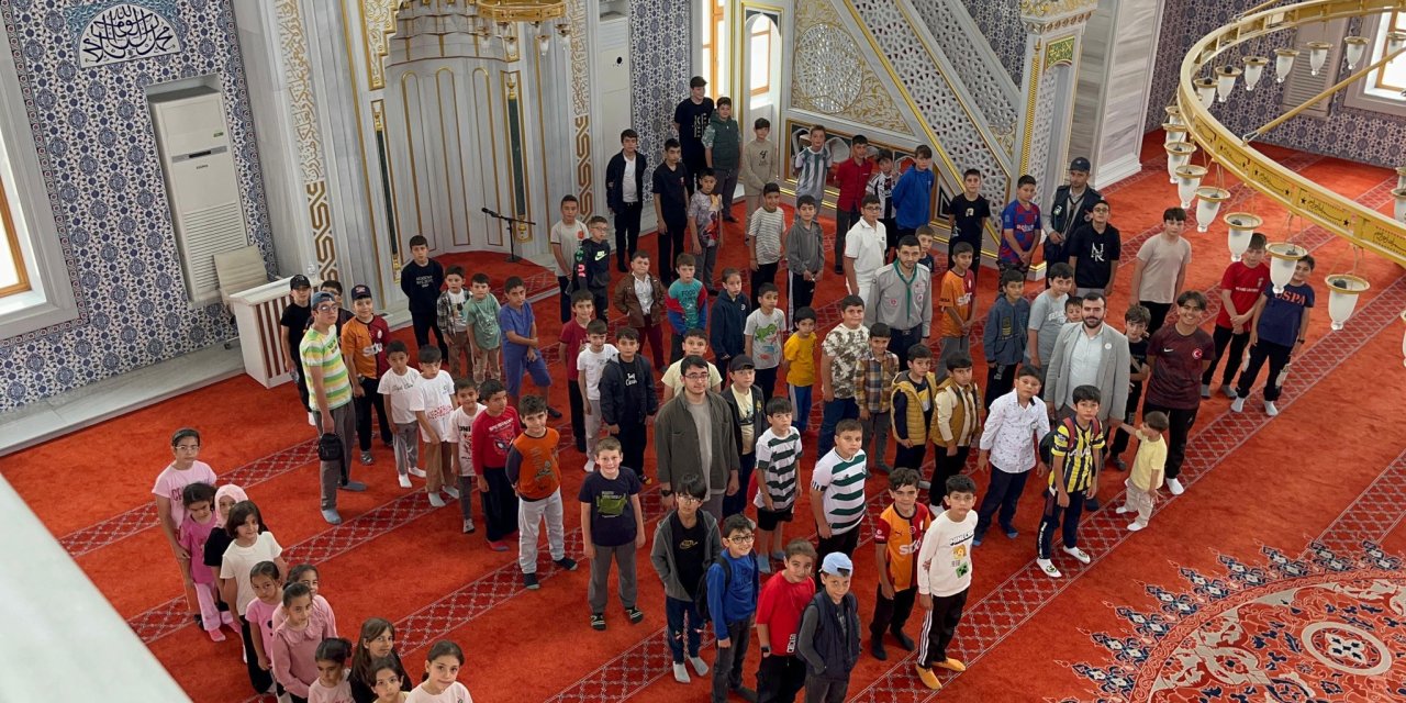 Gençlik camide tarihle buluştu