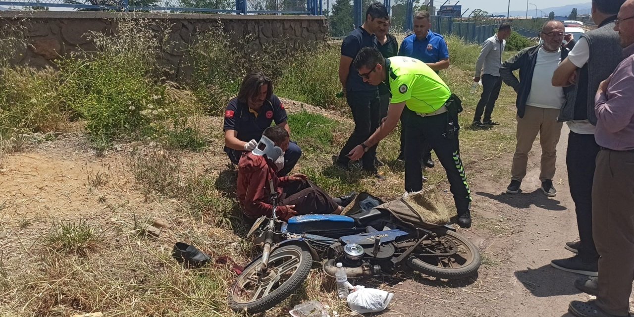 Konya'da minibüsle çarpışan motosikletli yaralandı
