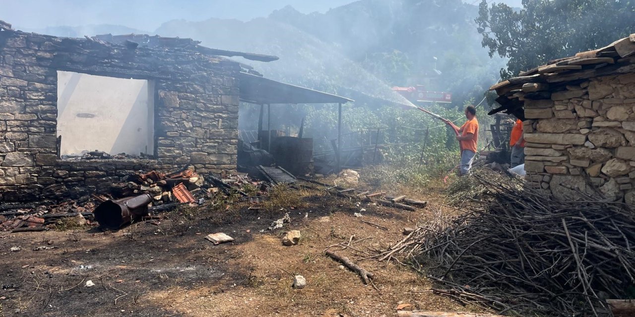 Hem evini hem de 80 bin lirayı kaybetti