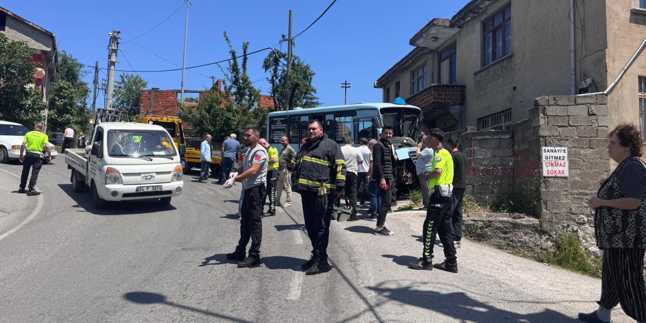 Feci kaza! 14 yaralı