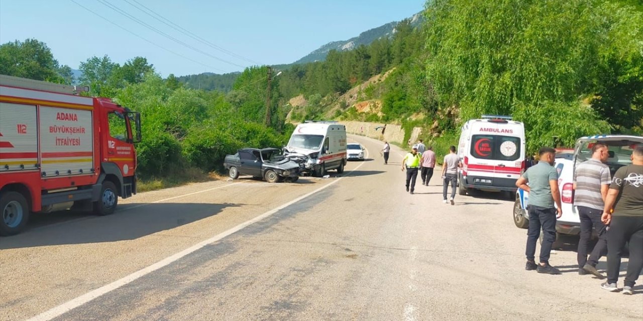 Ambulansla çarpışan otomobildeki 1 kişi öldü, 1 kişi yaralandı