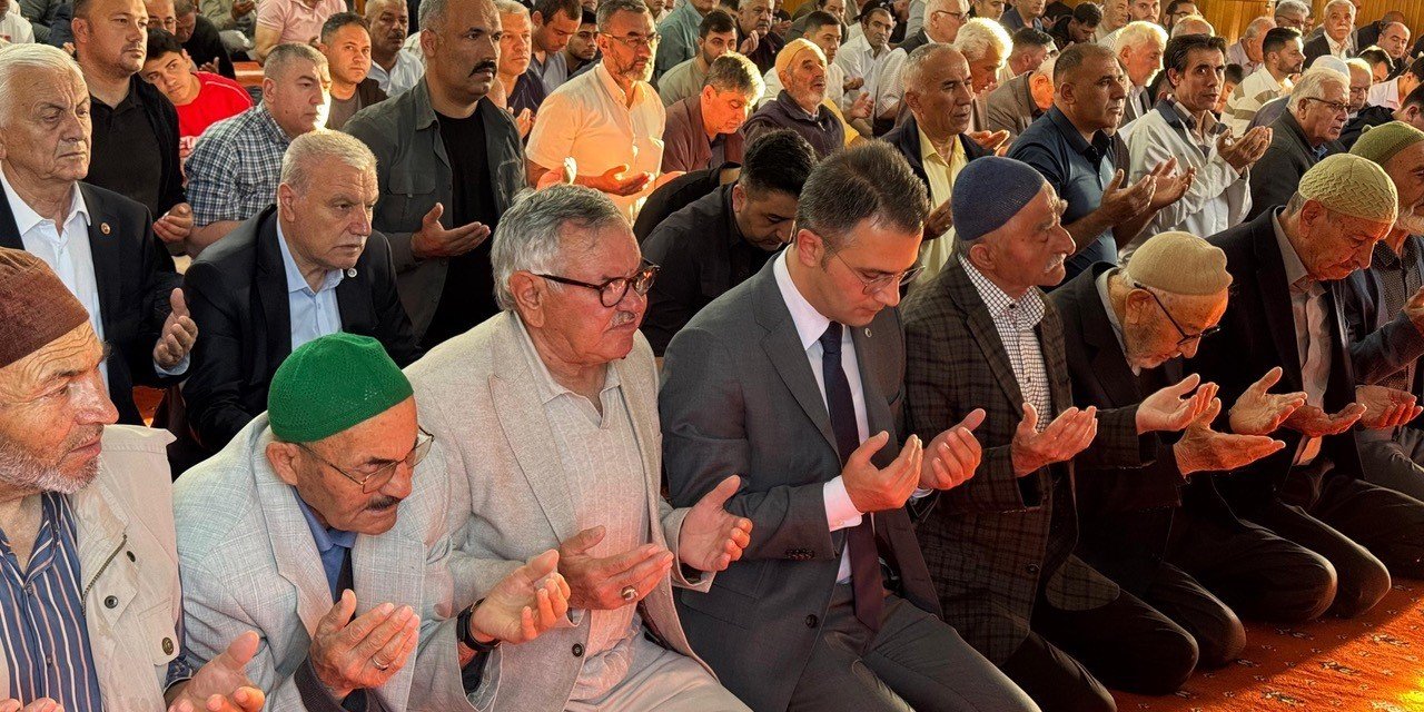 Konya'da bayram namazında camiler doldu