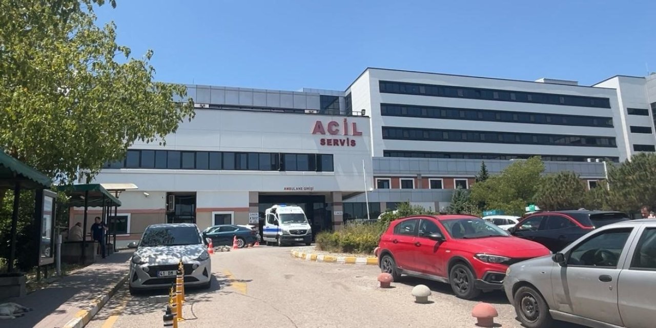 Kıyma makinesine elini kaptırdı