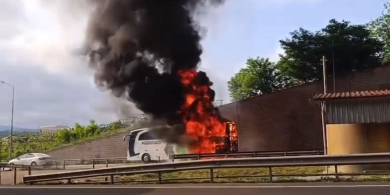 Yolcu otobüsü alev alev yandı