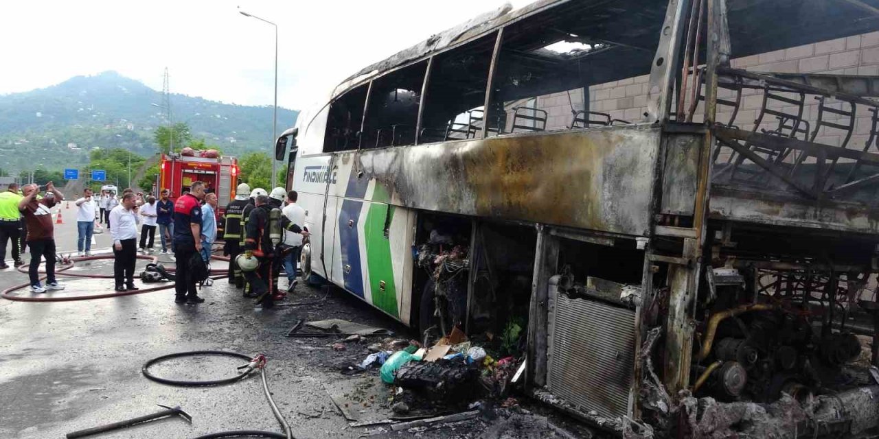 Yolcu otobüsü alev alev yandı