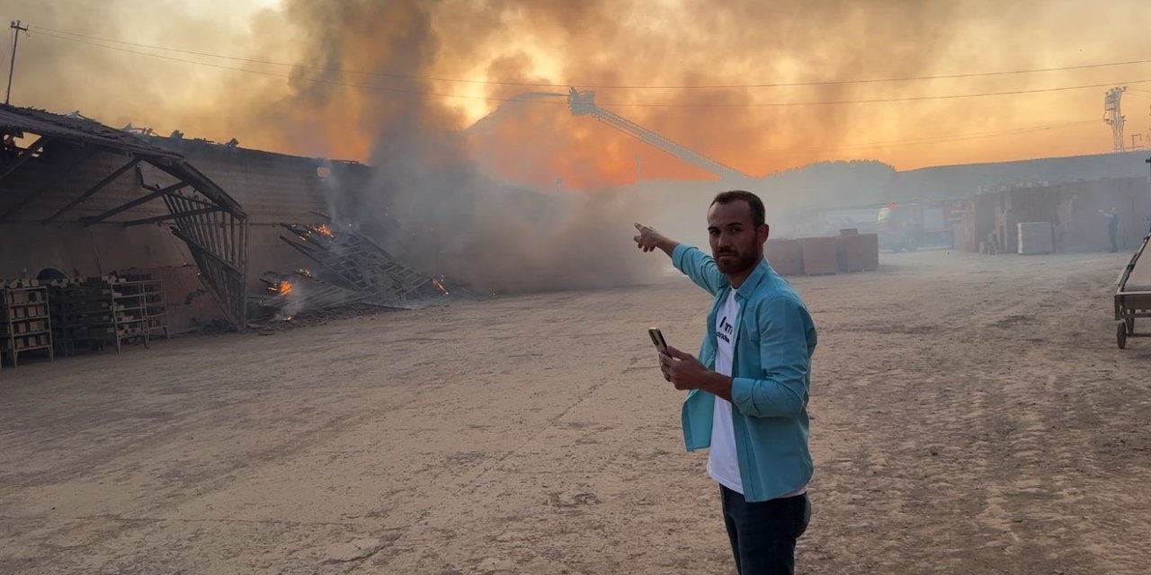 Tuğla fabrikasındaki yangında dumanlar gökyüzünü kapladı