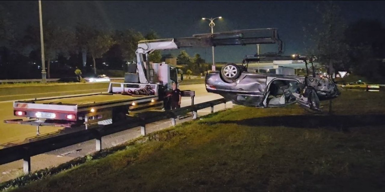 Otomobil bariyerlere çarpıp takla attı: 1 ölü, 3 yaralı