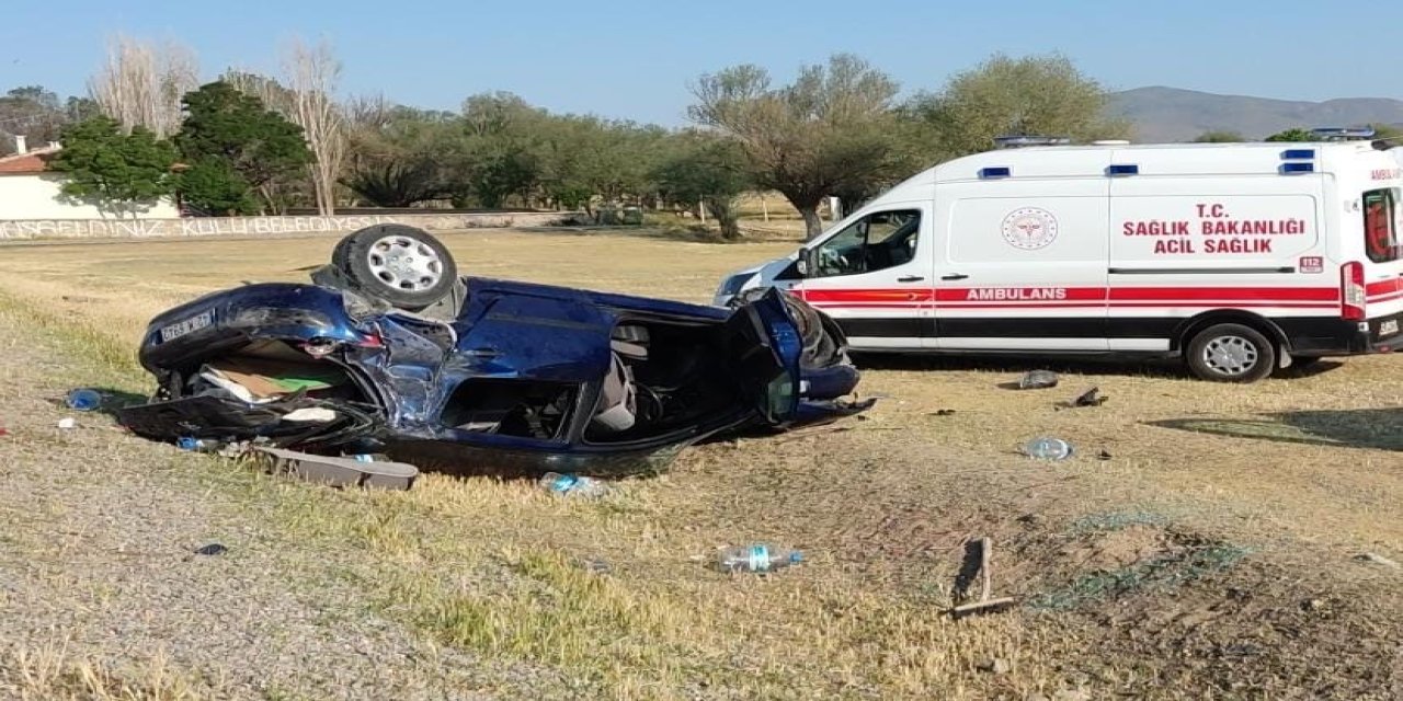 Konya'da virajı alamayan otomobil takla attı: 2 yaralı