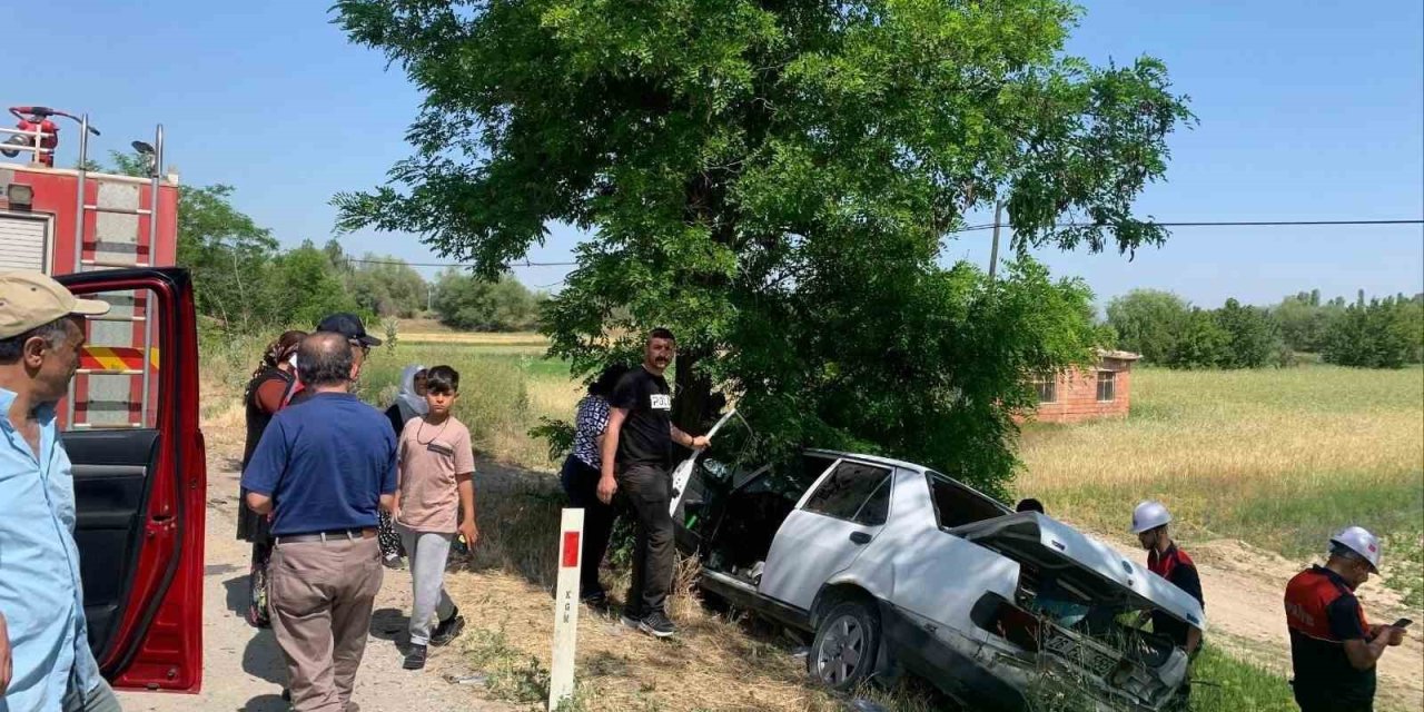Afyonkarahisar-Konya kara yolu üzerinde otomobiller çarpıştı: 6 kişi yaralandı