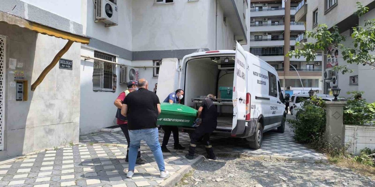 Komşuları ulaşamadı, evinde ölü bulundu
