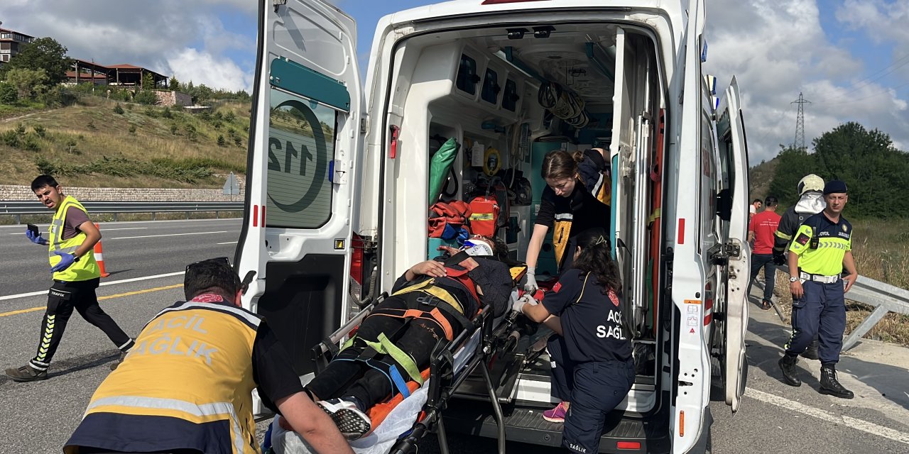 Otomobil,  şarampole devrildi; 4’ü ağır, 8 yaralı