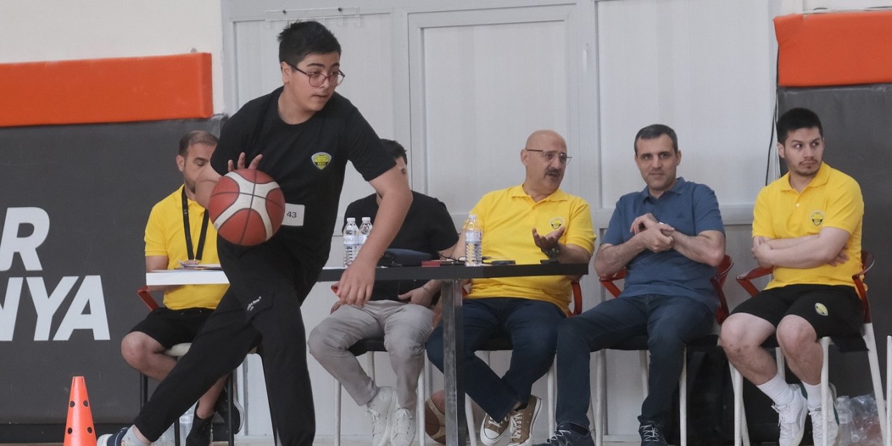 Konya'daki seçmelere yoğun ilgi... 920 genç yetenek kayıt yaptırdı