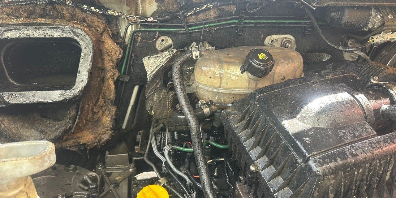 Konya'da park halindeki minibüste yangın çıktı