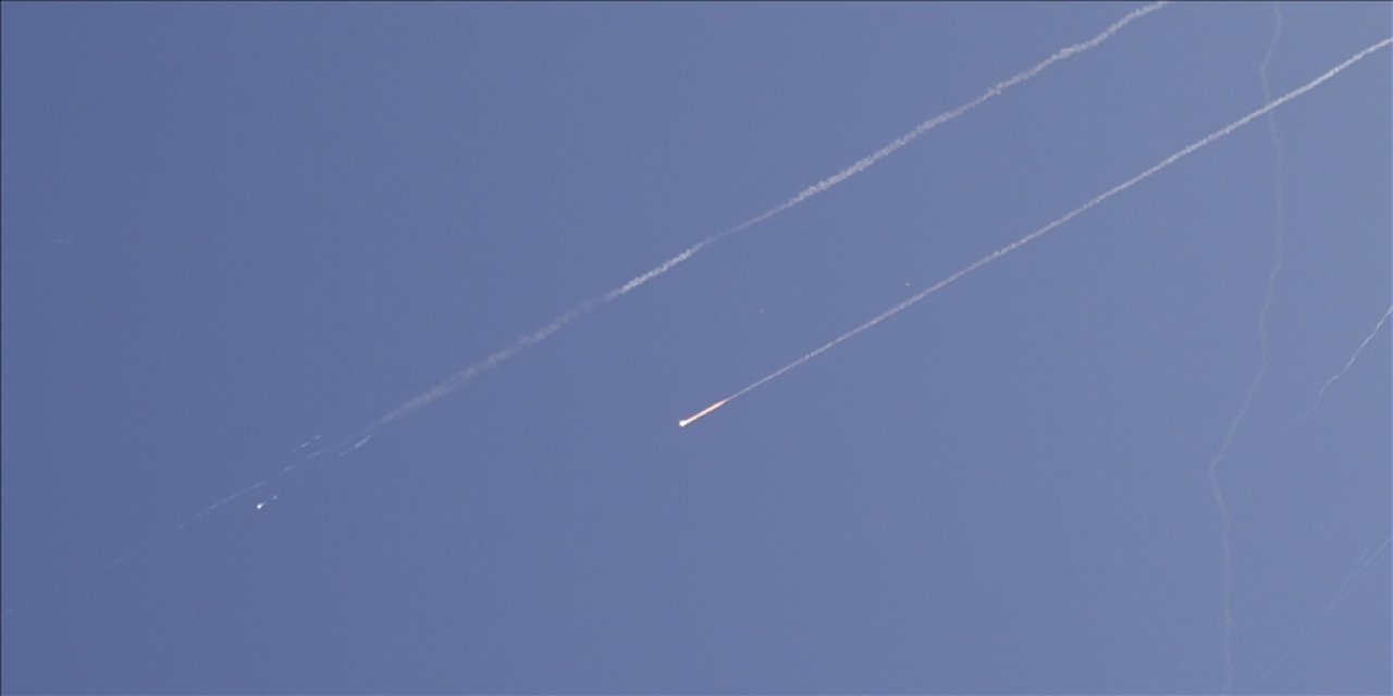 İran, İsrail’e yeni füze saldırıları gerçekleştirdi