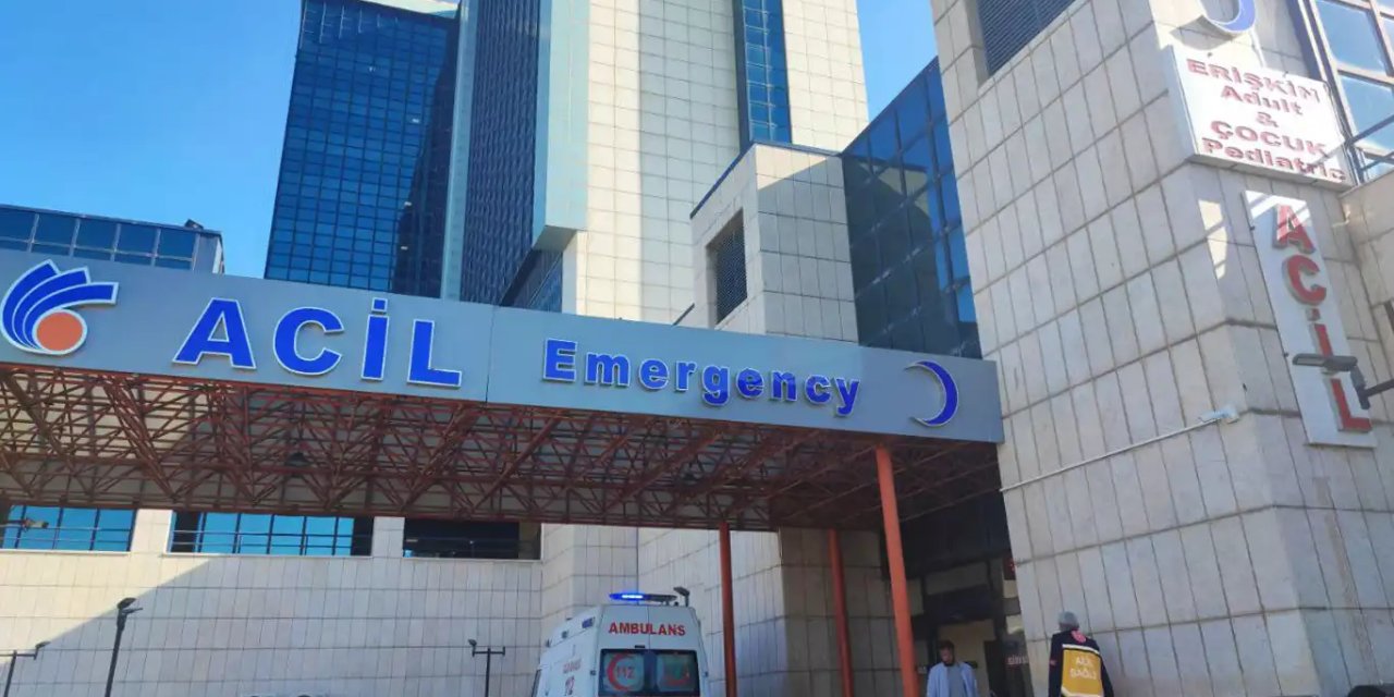 Kontrolden çıkan araç çocukların arasına daldı: 3 yaralı