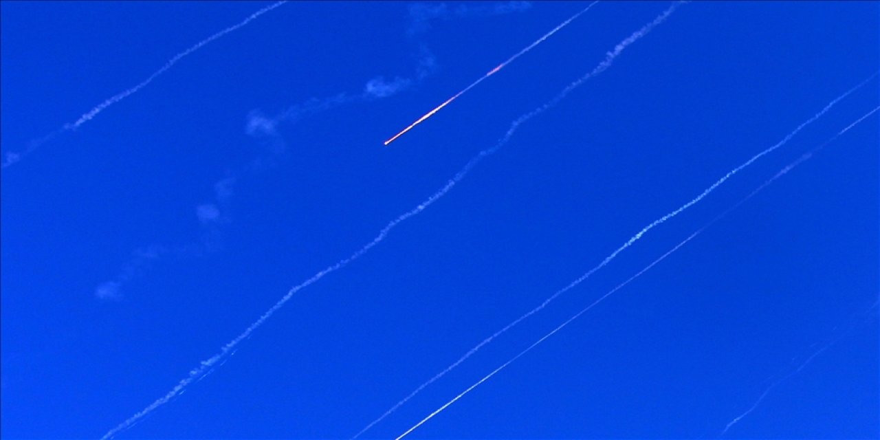 İsrail ordusu, İran'dan İsrail'e doğru yeni füzelerin fırlatıldığını duyurdu