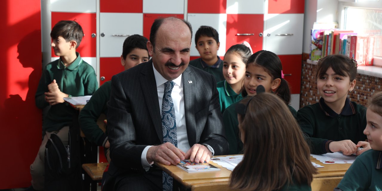 Konya'da karne alan öğrencilere Başkan Altay'dan tebrik