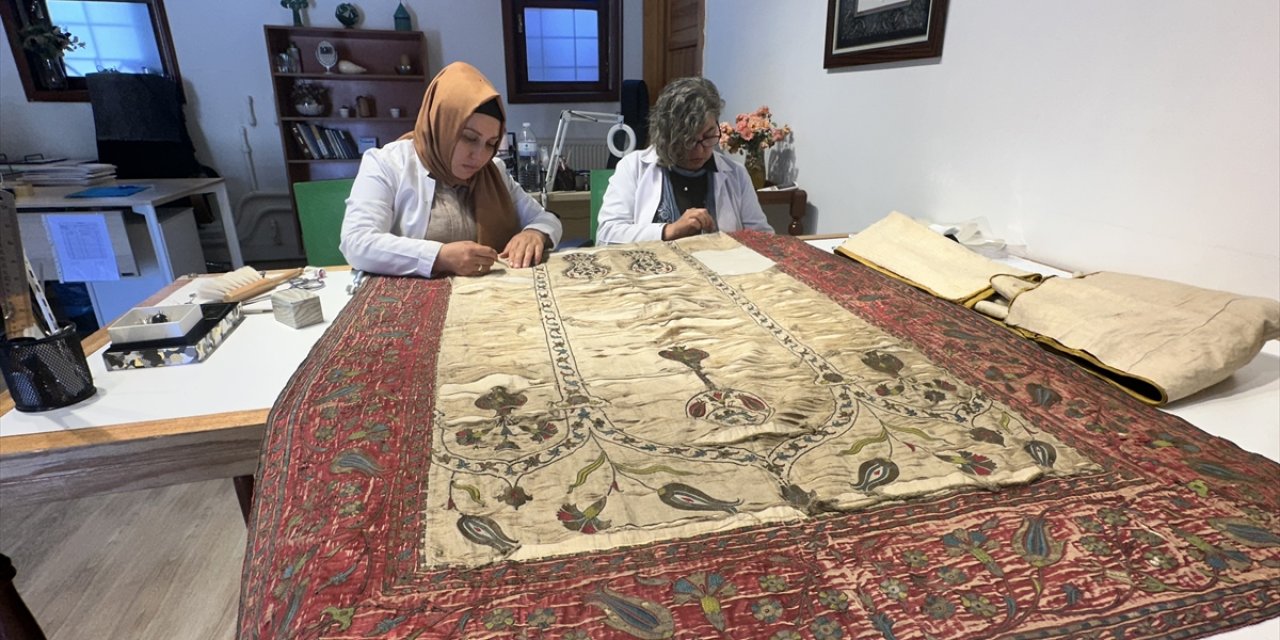 Mevlana'ya ait olduğu değerlendirilen eserler restore ediliyor
