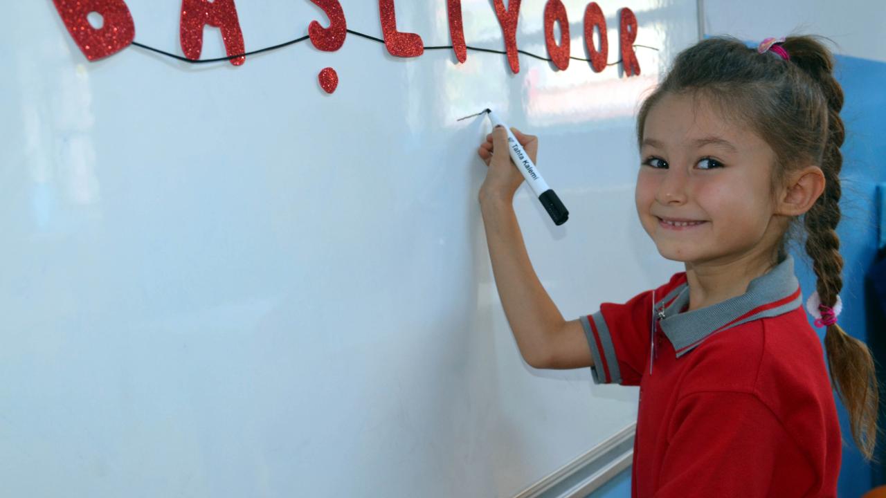 Okullarda serbest kıyafet kalkıyor, yeniden forma geliyor