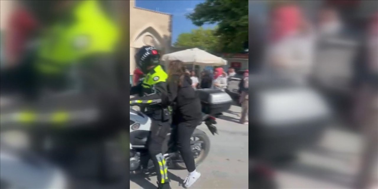 Konya'da kimliğini evde unutan öğrenciyi YKS'ye polis yetiştirdi