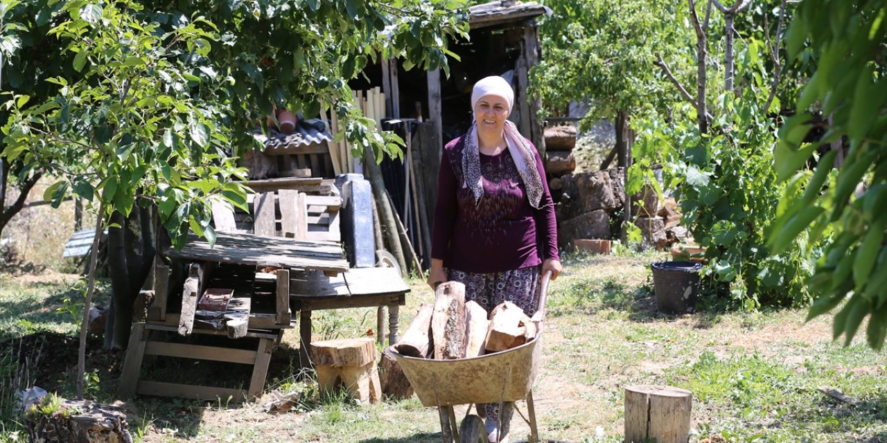 "Şalvarlı" başkan hem evini hem ilçesini kalkındırdı... Kentin borçsuz tek belediyesi