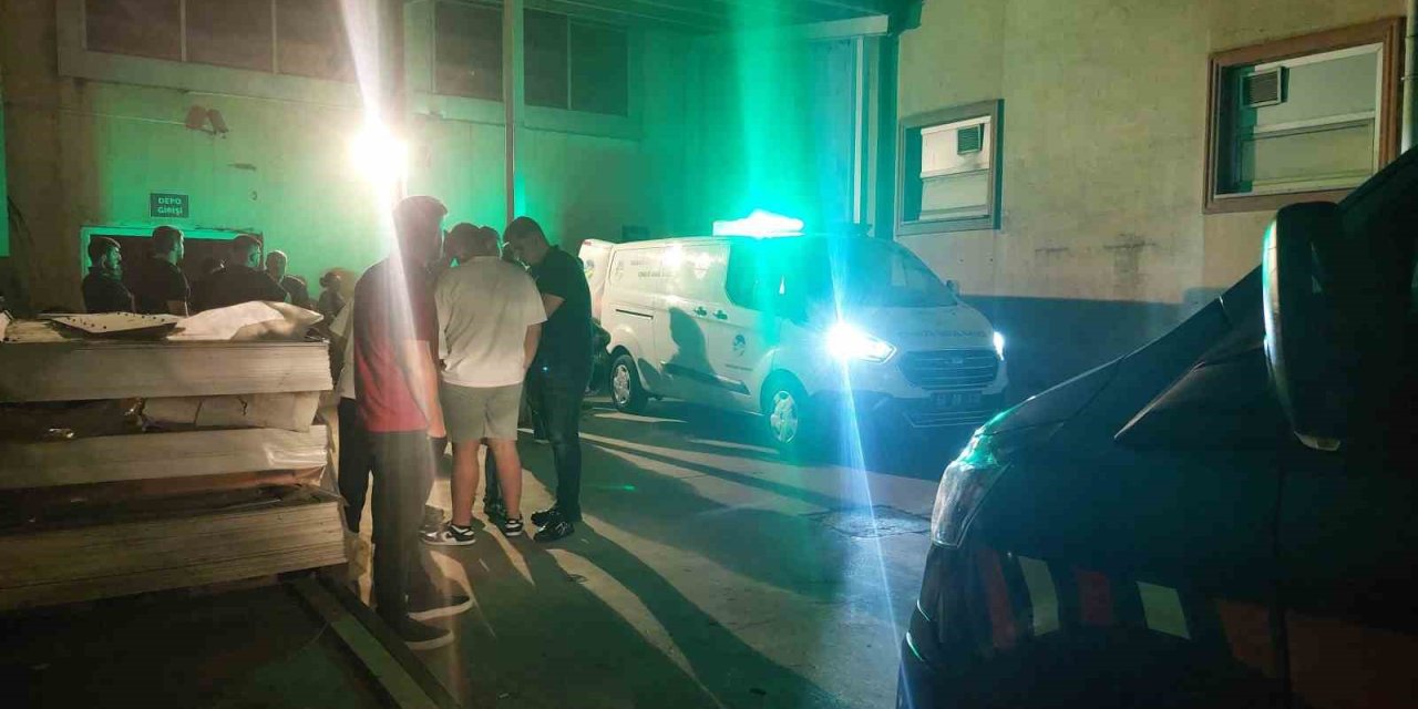 Otomobil ile motosiklet kafa kafaya çarpıştı