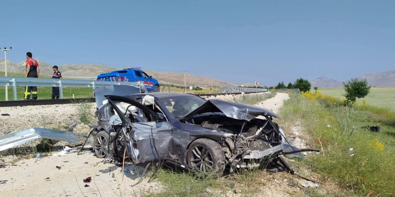 Kontrolden çıkan otomobil şarampole düştü