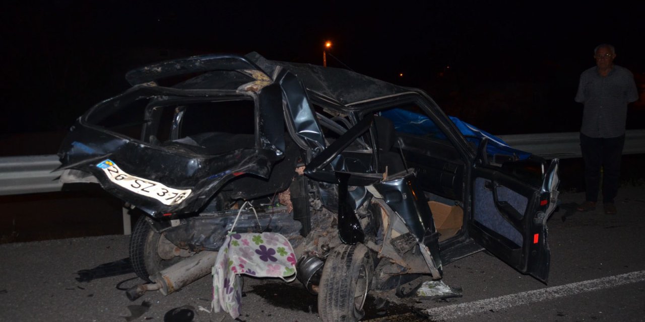 İki otomobil çarpıştı: 1 ölü, 3 yaralı