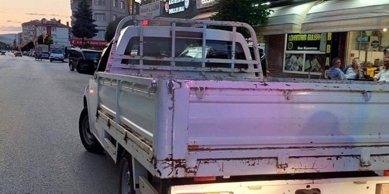 Kamyonetin yaya yaralandı