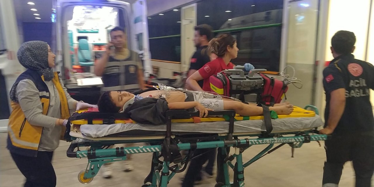 Otomobilin çarptığı motosikletteki baba öldü, oğlu ağır yaralandı