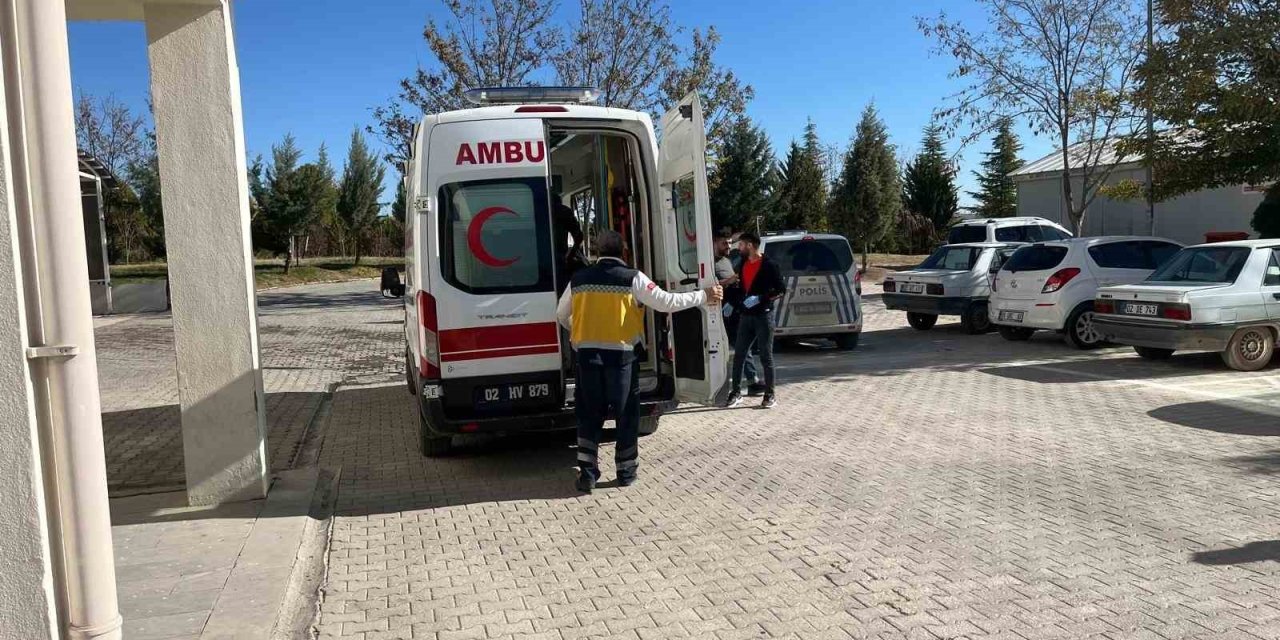 Eski muhtarın evine silahlı saldırı: 2 yaralı