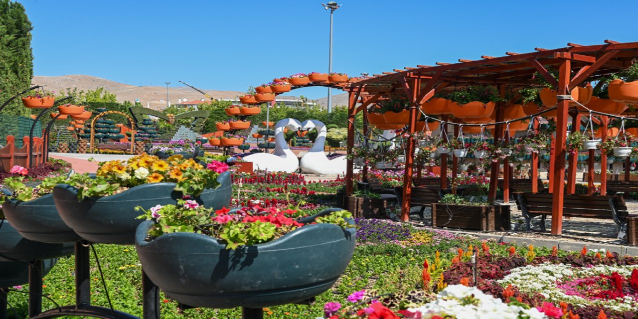 Konya’da turizmin gözdesi Selçuklu Çiçek Bahçesi