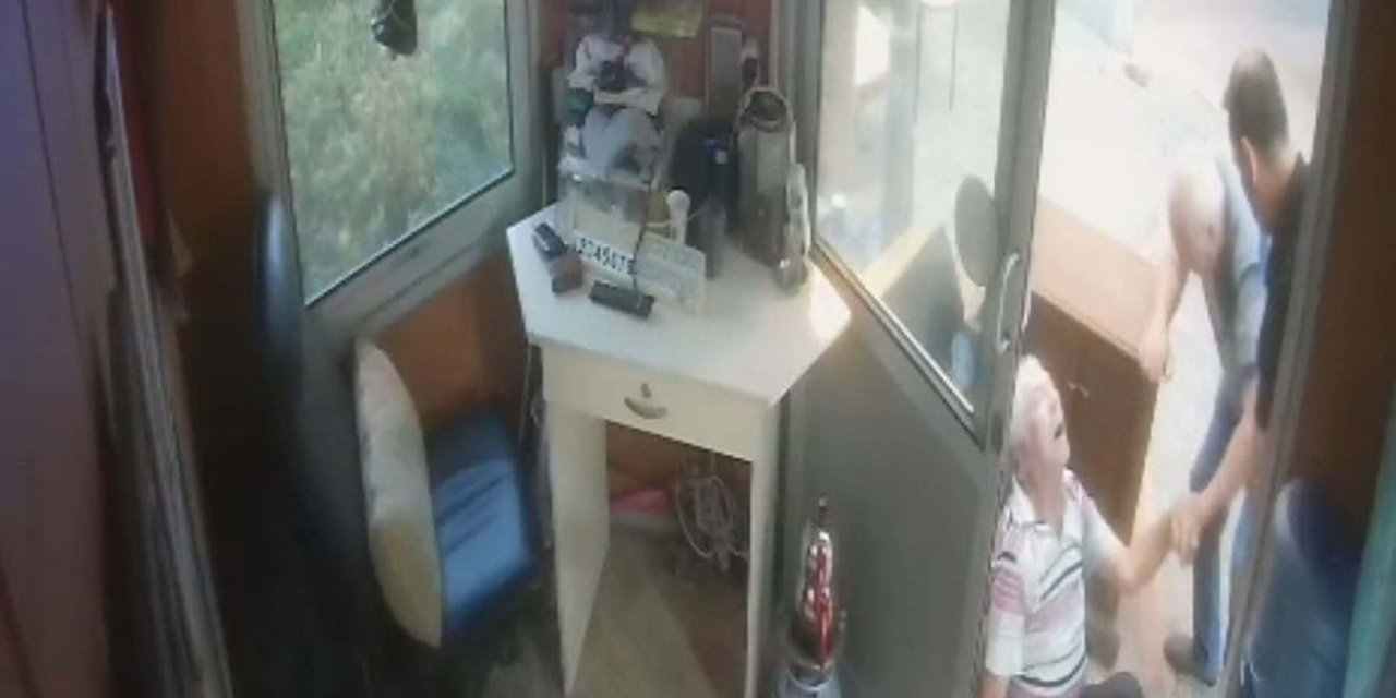 Taksi durağında peş peşe kalp krizi geçiren 2 kişi öldü