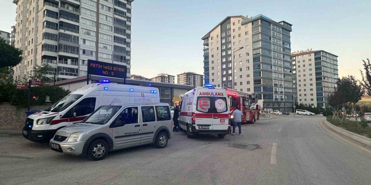 Ankara’da 11 katlı binada yangın
