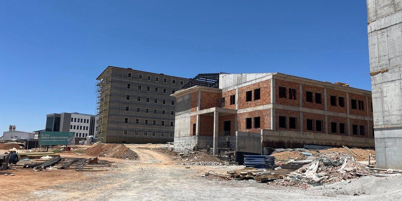 Konya'nın ilçesindeki KYK yurdunda inşaat devam ediyor