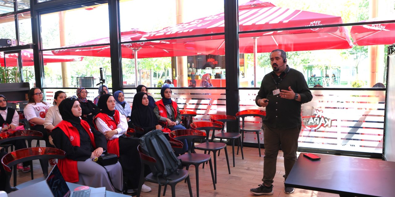 "Yapay Zekânın Günümüze ve Geleceğe Etkisi” Kafe Karatay Adalet Parkında konuşuldu